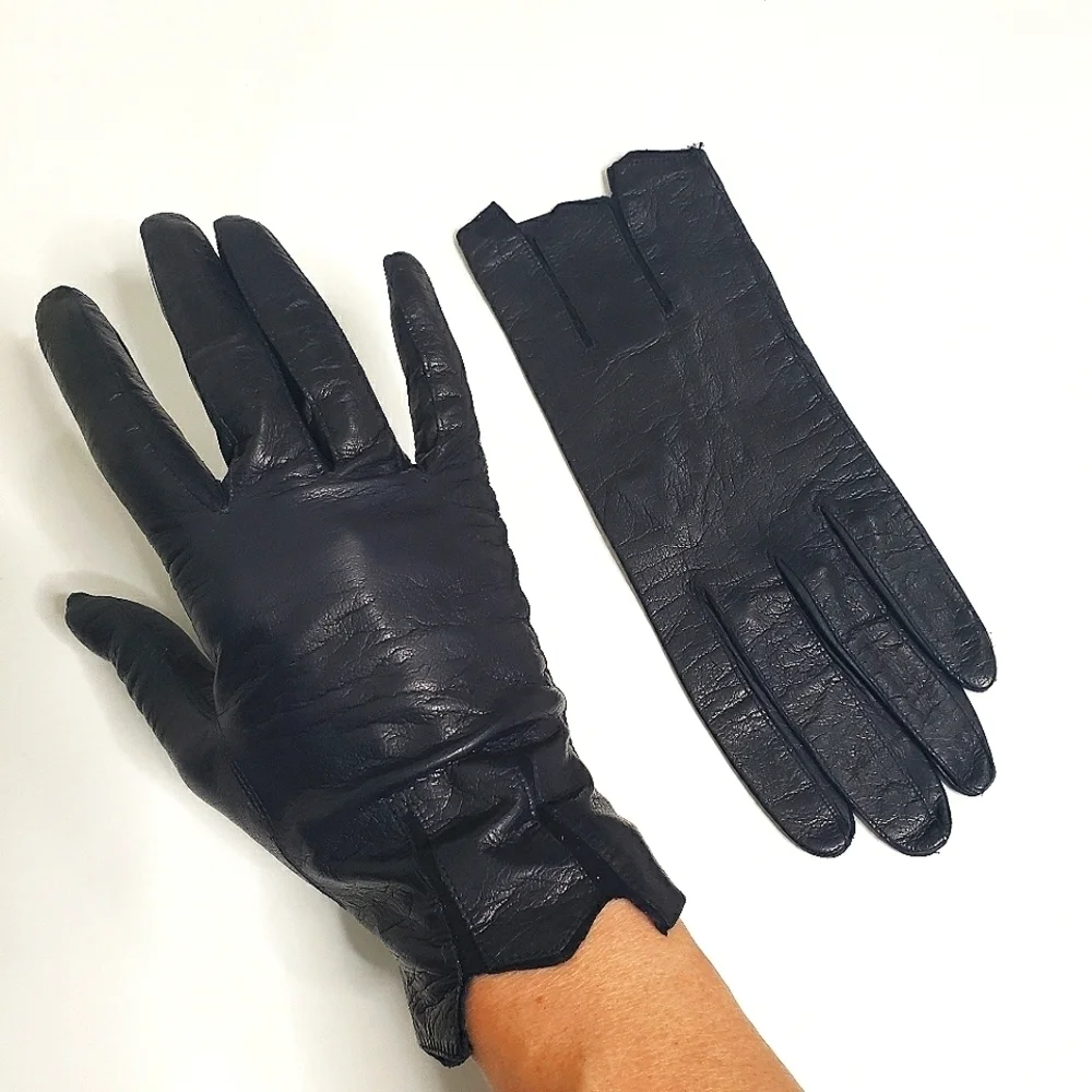 Vintage Alexander's navy blue leather driving gloves silk lining size 7 notched